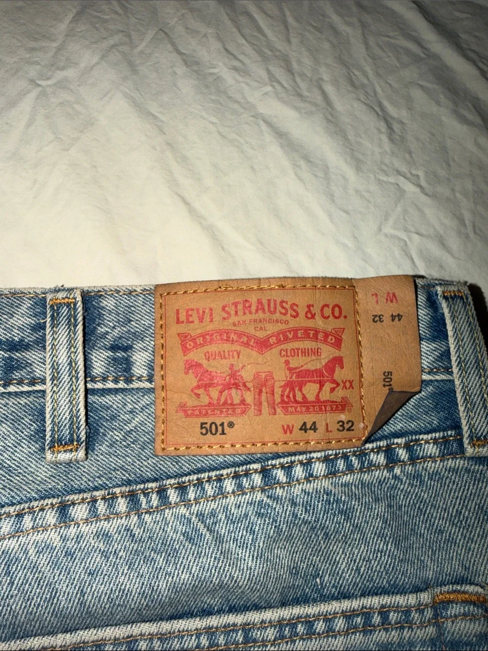 Men Levi’s Classic Light Blue Distressed Jeans